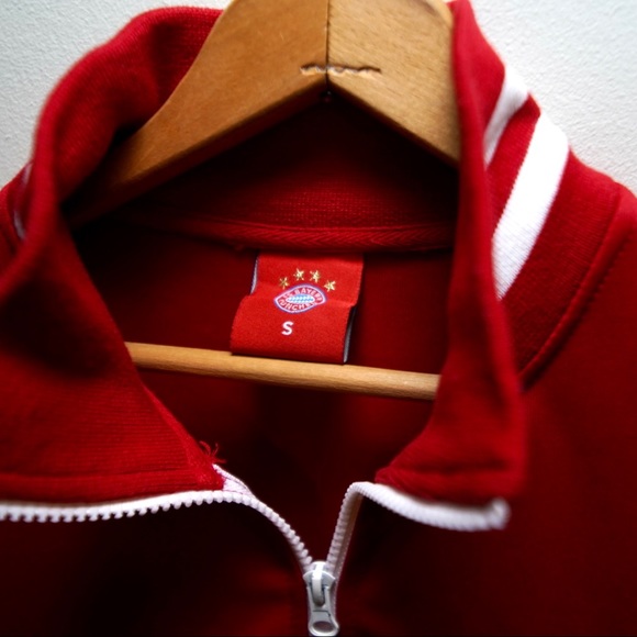 Official FC Bayern Munich Varsity Jacket - Picture 2 of 3